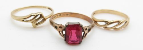 Two 9ct gold rings, 2.5g and a 9ct gold and silver ring, 2.5g