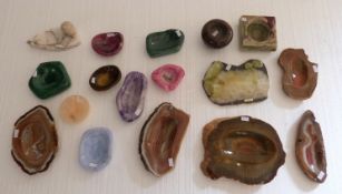 Seventeen polished agate samples, some in the form of bowls.