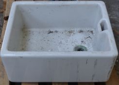 A Belfast sink 60x46x25cm.