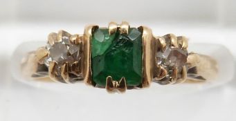 A 9ct gold ring set with an emerald and diamonds, 2.4g, size I
