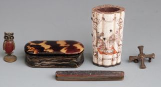 A 19thC faux tortoiseshell lidded snuff horn box, brass owl with carnelian mount, silver mounted