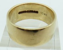 A 9ct gold wedding band/ ring 10.2g, size U