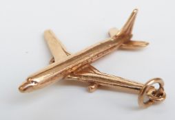A 9ct gold aeroplane pendant/ charm, 2.8g