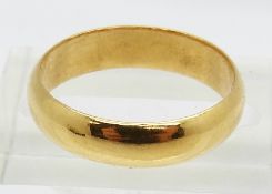 A yellow metal wedding band in original Rose Brothers, Boscombe box, 4.2g size N