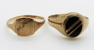 A 9ct gold signet ring and a 9ct gold ring set with onyx, 3.4g,