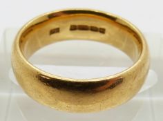 A 22ct gold wedding band/ring, 9g, size K