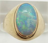 A 14k gold ring set with an oval opal cabochon, 4.4g, size L
