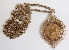 1909 gold half sovereign in a 9ct gold mount on a 9ct gold chain, 17.7g