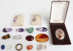Sixteen pieces of agate and amethyst jewellery, pebbles, samples etc