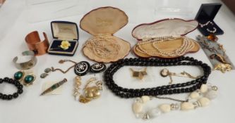 Costume jewellery including cameo brooch, earrings, brooches, etc