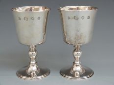 Pair of modern feature hallmarked silver wine glasses or goblets, London 1986 maker Wakely &