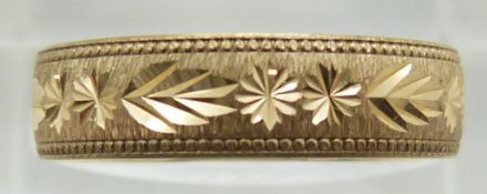 A 9ct gold ring with cut out decoration, 1.8g, size P