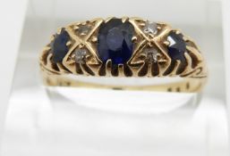 Edwardian 18ct gold ring set with sapphires and diamonds, 4.2g, size O