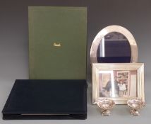 White metal mounted photograph frame marked 810/1000 to suit 5x7 inch photo, plated tray, oval