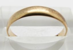 An 18ct gold wedding band/ring, Birmingham 1919, 1.9g, size N