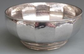 Edward Spencer, Artificers' Guild Arts and Crafts George V hallmarked silver bowl, with hammered