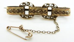 Brooch with filigree and scrolling decoration