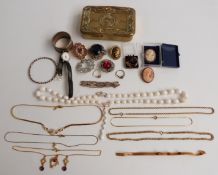 Two 9ct gold rings (2.6g), silver filigree bracelet, cameo, wristwatch, 1914 Christmas tin, silver