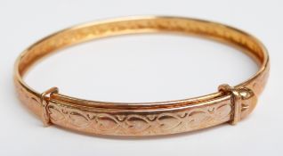 A 9ct gold bangle with heart detail, 5.92g (5.2 x 5.3cm)