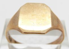 A 9ct gold signet ring, 4g, size W