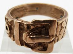 A 9ct gold buckle ring, 6.6g, size W