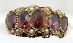Victorian 9ct gold ring set with garnets and seed pearls, 2.1g, size M