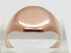 A 9ct rose gold signet ring, Birmingham 1922, 2.6g size S