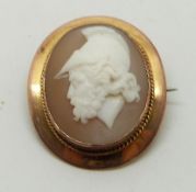 A 9ct gold brooch set with a cameo, 2.4 x 2cm