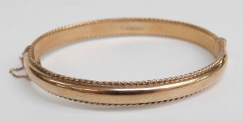 9ct gold bangle with rope twist border, 10.62g, 6.1 x 5.4cm