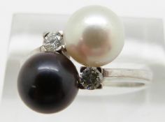 An 18ct white gold ring set with pearls and diamonds, 4.9g, size M