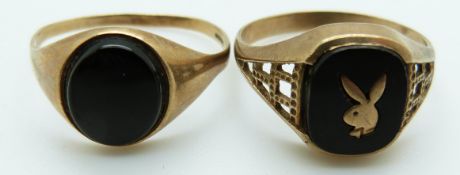 Two 9ct gold rings with onyx, 5.5g, both size X