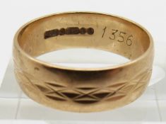 A 9ct gold wedding band/ring, 3.6g, size P