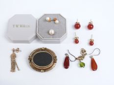A Victorian brooch, agate earrings etc