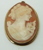 A 9ct gold pendant/brooch set with a cameo, 4 x 3.5cm