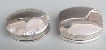 Modern hallmarked silver oval pill box together with a similar example marked 925, both 3.5cm