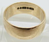 A 9ct gold wedding band/ring, 4.2g, size M