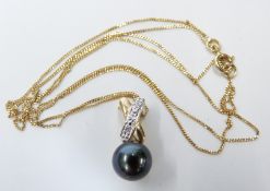 A 14k gold pendant set with a pearl and diamonds, 1.7g