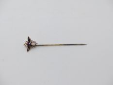 Victorian stick pin in the form of a fly set with an oval opal cabochon, sapphire, cabochon eyes and