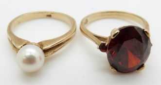 Two 9ct gold rings, one set with pearls and the other a garnet, 8.9g