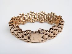 A 9ct gold bracelet made up of articulated links, 33.8g