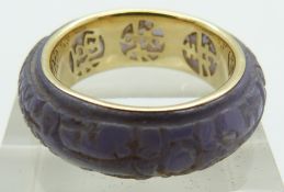 Chinese 14ct gold ring set with carved purple jade, 5g, size P