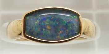 A 9ct gold ring set with an opal triplet, 2.1g, size K