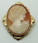 A 9ct gold brooch set with a cameo depicting a lady, 4 x 5cm