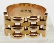 An 18ct gold buckle link ring, 4.8g, size N