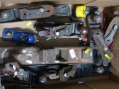 A collection of woodworking planes including Stanley no4 x 2, 5, RB5, spoke shave, record no7 and