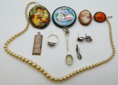 A silver ingot, silver brooches, agate brooch, silver ring, silver earrings etc