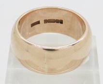A large 9ct gold wedding band/ ring, 15.6g, size T