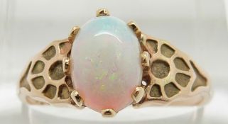 A 14k gold ring set with an oval opal cabochon, 3g, Size R