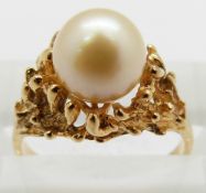 A 14k gold ring set with a pearl in a textured setting, 3.1g, size K