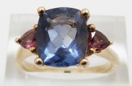 A 9ct gold three stone ring, the central blue paste stone flanked by two pink stones, 5.4g, size S